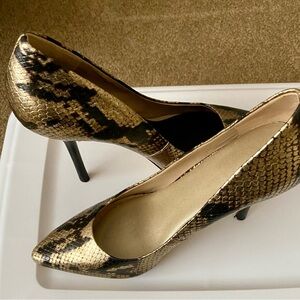 Size 6 1/2 Via Spiga 3 in heels. Beautiful gold and black design